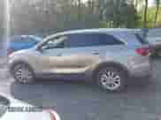 2019 Kia Sorento LX z VIN 5XYPGDA36KG458598, wystawiony jako IAAI lot #42810490 z przebiegiem 126 967 mil mil oraz . Historia ofert i sprzedaży dostępna na DreamBid. Obrazek 14.