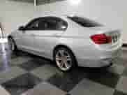 2017 BMW 3 Series 330i z VIN WBA8B9G3XHNU57198, wystawiony jako Copart lot #81082275 z przebiegiem 77 360 mil mil oraz Czysty tytuł • Clean title. Historia ofert i sprzedaży dostępna na DreamBid. Obrazek 2.