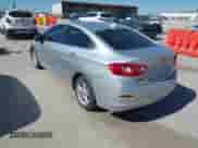 2018 Chevrolet Cruze LT z VIN 1G1BH5SEXJ7100003, wystawiony jako IAAI lot #41677824 z przebiegiem 100 935 mil mil oraz . Historia ofert i sprzedaży dostępna na DreamBid. Obrazek 3.