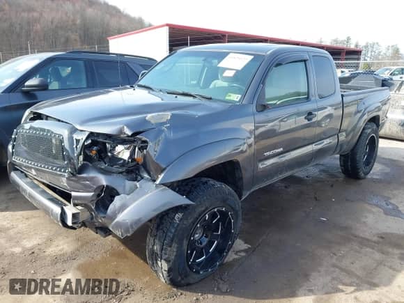 2011 Toyota Tacoma z VIN 5TFUU4EN1BX017241, wystawiony jako IAAI lot #41829322 z przebiegiem 149 111 mil mil oraz . Historia ofert i sprzedaży dostępna na DreamBid. Obrazek 20.