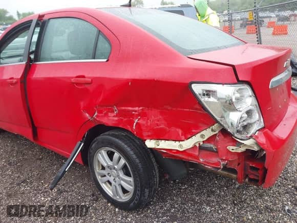 2013 Chevrolet Sonic LT с VIN 1G1JC5SB3D4236169, выставлен на аукционе IAAI как лот 42319448 с пробегом 125 239 миль миль и . История ставок и продаж доступна на DreamBid. Изображение 6.