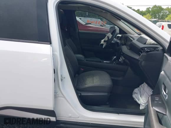 2025 Nissan Kicks SV with VIN 3N8AP6CB6SL365969, listed as a IAAI auction lot 42331618 with 5,442 mi miles and . Bid and sale history available at DreamBid. Image 5.