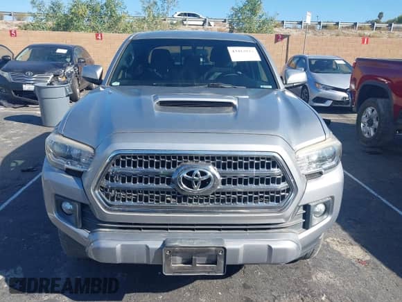 2017 Toyota Tacoma SR5 with VIN 3TMBZ5DNXHM006608, listed as a IAAI auction lot 43412044 with 114,937 mi miles and . Bid and sale history available at DreamBid. Image 12.