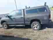 2005 Dodge 2500 SLT z VIN 3D7KS28C25G844501, wystawiony jako IAAI lot #42176860 z przebiegiem 238 386 mil mil oraz . Historia ofert i sprzedaży dostępna na DreamBid. Obrazek 14.