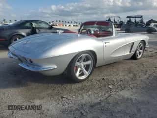 1962 Chevrolet Corvette с VIN 20867S101140, выставлен на аукционе Copart как лот 76679674 с пробегом Не указан миль и Списание • Salvage title. История ставок и продаж доступна на DreamBid. Изображение 3.