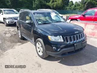 2012 Jeep Compass Sport z VIN 1C4NJCBA8CD567483, wystawiony jako IAAI lot #43086436 z przebiegiem 67 715 mil mil oraz . Historia ofert i sprzedaży dostępna na DreamBid. Obrazek 1.