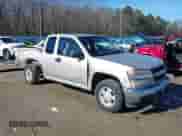 2005 Chevrolet Colorado LS Z85 z VIN 1GCCS196258218499, wystawiony jako IAAI lot #41237382 z przebiegiem 124 386 mil mil oraz . Historia ofert i sprzedaży dostępna na DreamBid. Obrazek 1.