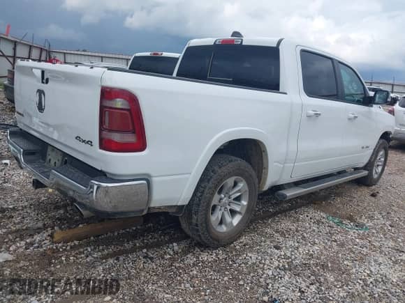 2022 Ram 1500 Laramie z VIN 1C6SRFJT0NN234411, wystawiony jako IAAI lot #42695457 z przebiegiem 94 721 mil mil oraz . Historia ofert i sprzedaży dostępna na DreamBid. Obrazek 4.