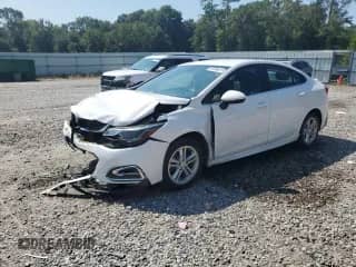 2018 Chevrolet Cruze LT z VIN 1G1BE5SM2J7248209, wystawiony jako Copart lot #69498675 z przebiegiem 88 223 mil mil oraz Szkoda całkowita • Salvage title. Historia ofert i sprzedaży dostępna na DreamBid. Obrazek 1.