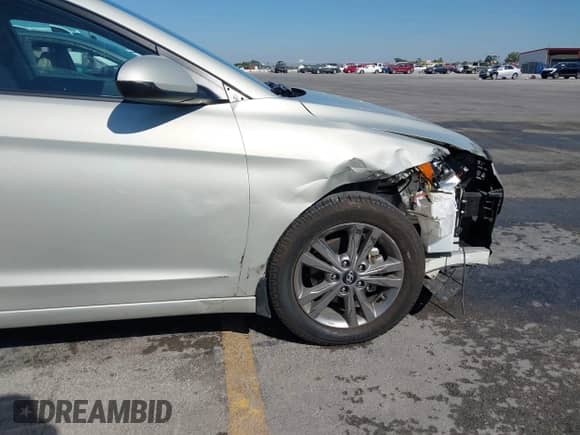 2018 Hyundai Elantra SEL z VIN KMHD84LF6JU666089, wystawiony jako IAAI lot #43448836 z przebiegiem 92 472 mil mil oraz . Historia ofert i sprzedaży dostępna na DreamBid. Obrazek 18.