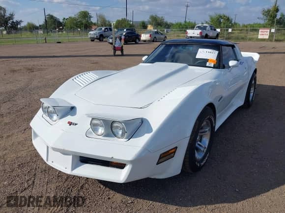 1982 Chevrolet Corvette с VIN 1G1AY8788C5113816, выставлен на аукционе IAAI как лот 43511037 с пробегом 163 852 миль миль и . История ставок и продаж доступна на DreamBid. Изображение 6.