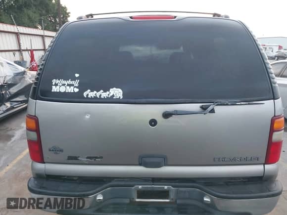 2000 Chevrolet Suburban LS with VIN 3GNEC16T7YG213580, listed as a IAAI auction lot 42162169 with 253,313 mi miles and . Bid and sale history available at DreamBid. Image 15.
