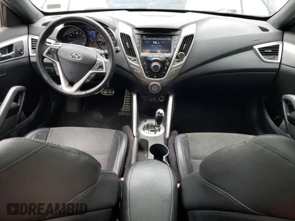 2016 Hyundai Veloster z VIN KMHTC6AD6GU302528, wystawiony jako Copart lot #82413955 z przebiegiem 119 865 mil mil oraz Czysty tytuł • Clean title. Historia ofert i sprzedaży dostępna na DreamBid. Obrazek 8.
