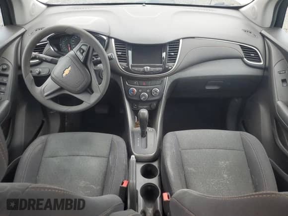 2018 Chevrolet Trax LS z VIN 3GNCJKSB9JL410747, wystawiony jako Copart lot #68047585 z przebiegiem Nie podano mil oraz Szkoda całkowita • Salvage title. Historia ofert i sprzedaży dostępna na DreamBid. Obrazek 8.