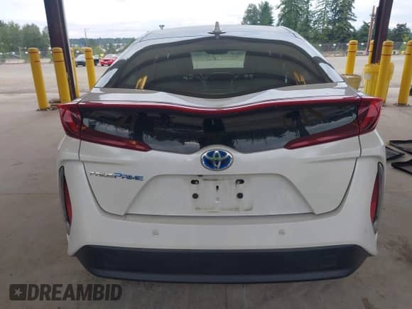 2018 Toyota Prius Plus z VIN JTDKARFP6J3073923, wystawiony jako IAAI lot #42580231 z przebiegiem 119 619 mil mil oraz . Historia ofert i sprzedaży dostępna na DreamBid. Obrazek 17.