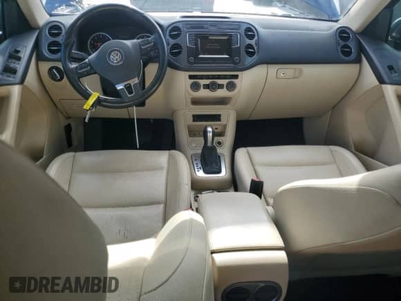 2016 Volkswagen Tiguan S z VIN WVGAV7AX8GW611844, wystawiony jako Copart lot #70020365 z przebiegiem 138 036 mil mil oraz Szkoda całkowita • Salvage title. Historia ofert i sprzedaży dostępna na DreamBid. Obrazek 8.