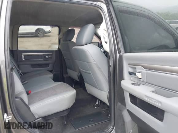 2017 Ram 1500 Big Horn z VIN 3C6RR7LT6HG688239, wystawiony jako IAAI lot #42849534 z przebiegiem 57 946 mil mil oraz . Historia ofert i sprzedaży dostępna na DreamBid. Obrazek 8.