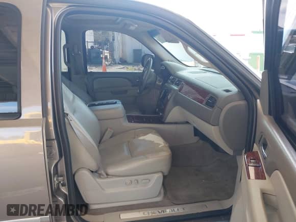 2011 Chevrolet Tahoe LTZ with VIN 1GNSCCE09BR333023, listed as a IAAI auction lot 43085215 with 165,616 mi miles and . Bid and sale history available at DreamBid. Image 5.