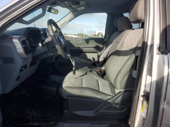 2023 Ford F-150 XL z VIN 1FTEX1CP3PKD85133, wystawiony jako Copart lot #85311935 z przebiegiem 41 748 mil mil oraz Szkoda całkowita • Salvage title. Historia ofert i sprzedaży dostępna na DreamBid. Obrazek 7.