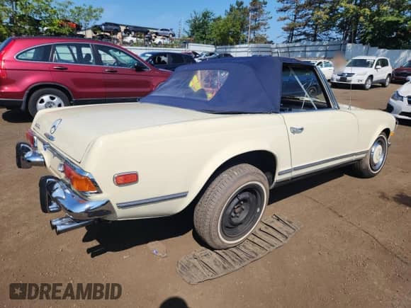 1971 Mercedes-Benz SL z VIN 11304412022259, wystawiony jako Copart lot #67759675 z przebiegiem 21 477 mil mil oraz Szkoda całkowita • Salvage title. Historia ofert i sprzedaży dostępna na DreamBid. Obrazek 3.