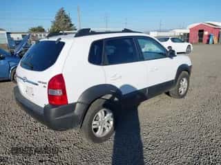 2007 Hyundai Tucson SE with VIN KM8JN72D97U633108, listed as a IAAI auction lot 43292497 with 179,526 mi miles and . Bid and sale history available at DreamBid. Image 4.