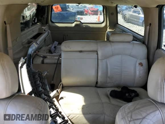 2001 Chevrolet Suburban LS с VIN 3GNFK16TX1G250524, выставлен на аукционе Copart как лот 82254945 с пробегом Не указан миль и Списание • Salvage title. История ставок и продаж доступна на DreamBid. Изображение 10.