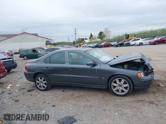2005 Volvo S60 с VIN YV1RH592452475870, выставлен на аукционе IAAI как лот 42082002 с пробегом 226 918 миль миль и . История ставок и продаж доступна на DreamBid. Изображение 13.