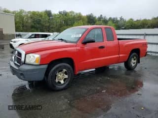 2005 Dodge Dakota ST with VIN 1D7HW22K25S178165, listed as a Copart auction lot 55739765 with 154,050 mi miles and Salvage title. Bid and sale history available at DreamBid. Image 1.