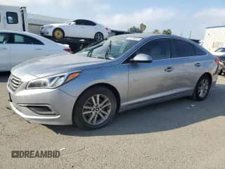 2016 Hyundai Sonata SE z VIN 5NPE24AF5GH316856, wystawiony jako Copart lot #86188644 z przebiegiem 124 923 mil mil oraz Szkoda całkowita • Salvage title. Historia ofert i sprzedaży dostępna na DreamBid. Obrazek 1.