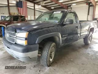 2005 Chevrolet Silverado 2500HD z VIN 1GCHK24G05E325497, wystawiony jako Copart lot #75963434 z przebiegiem 147 222 mil mil oraz Szkoda całkowita • Salvage title. Historia ofert i sprzedaży dostępna na DreamBid. Obrazek 1.