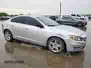 2015 Volvo S60 T5 Drive-E Premier с VIN YV126MFK4F1355600, выставлен на аукционе Copart как лот 54455545 с пробегом Не указан миль и Чистый • Clean title. История ставок и продаж доступна на DreamBid. Изображение 4.
