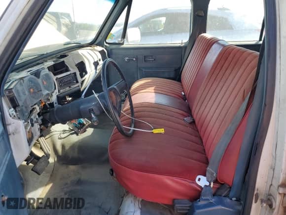 1990 Chevrolet Suburban с VIN 1GNER16K4LF170705, выставлен на аукционе Copart как лот 75886154 с пробегом 223 077 миль миль и Чистый • Clean title. История ставок и продаж доступна на DreamBid. Изображение 7.