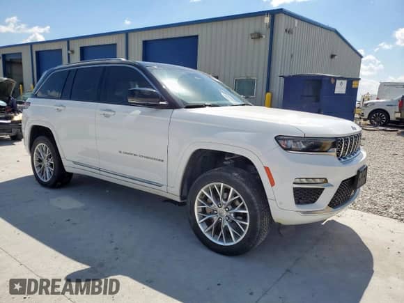 2023 Jeep Grand Cherokee Summit z VIN 1C4RJHEG4P8101904, wystawiony jako Copart lot #84244315 z przebiegiem 42 447 mil mil oraz Szkoda całkowita • Salvage title. Historia ofert i sprzedaży dostępna na DreamBid. Obrazek 4.