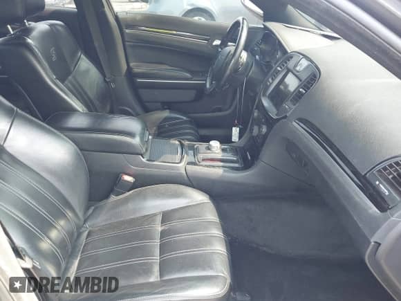 2019 Chrysler 300 S с VIN 2C3CCABG9KH538140, выставлен на аукционе IAAI как лот 42372594 с пробегом 148 334 миль миль и . История ставок и продаж доступна на DreamBid. Изображение 5.