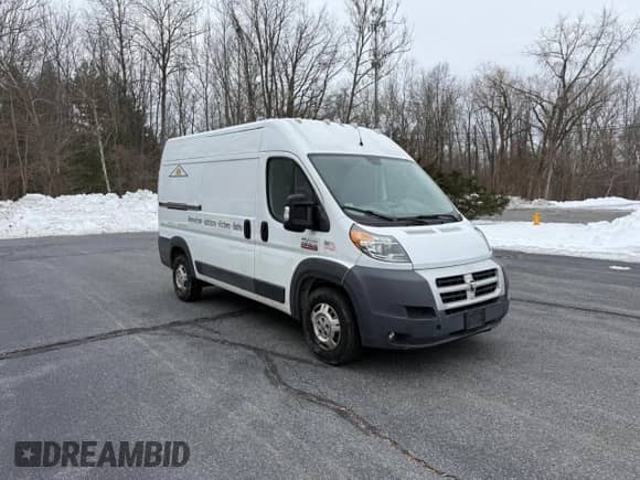 2014 Ram ProMaster Cargo z VIN 3C6TRVBG2EE118261, wystawiony jako Copart lot #55901385 z przebiegiem 168 026 mil mil oraz Czysty tytuł • Clean title. Historia ofert i sprzedaży dostępna na DreamBid. Obrazek 1.