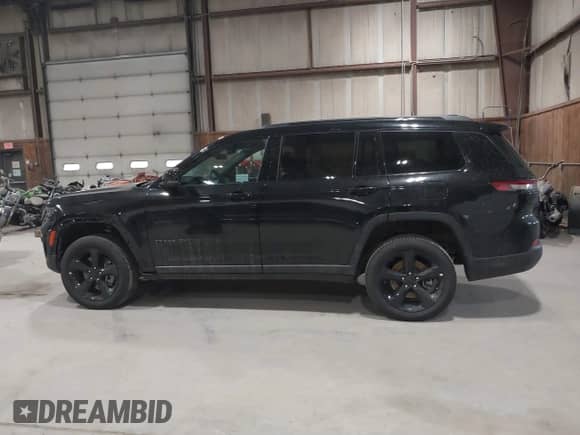 2025 Jeep Grand Cherokee Limited with VIN 1C4RJKBG2S8632657, listed as a IAAI auction lot 41669674 with 1,582 mi miles and . Bid and sale history available at DreamBid. Image 15.