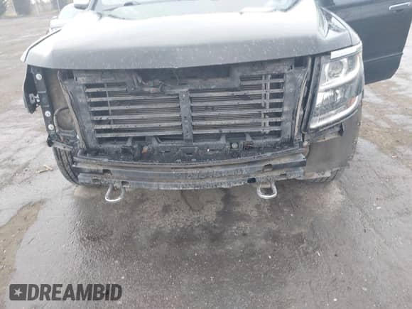 2017 Chevrolet Suburban Premier z VIN 1GNSCJKC2HR360964, wystawiony jako IAAI lot #41962373 z przebiegiem 127 060 mil mil oraz . Historia ofert i sprzedaży dostępna na DreamBid. Obrazek 6.