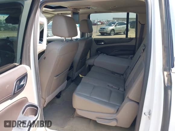 2018 Chevrolet Suburban LT z VIN 1GNSKHKC7JR223312, wystawiony jako IAAI lot #42824285 z przebiegiem 83 667 mil mil oraz . Historia ofert i sprzedaży dostępna na DreamBid. Obrazek 8.