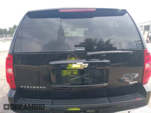 2011 Chevrolet Suburban LT z VIN 1GNSCJE05BR309175, wystawiony jako IAAI lot #43040737 z przebiegiem 183 443 mil mil oraz . Historia ofert i sprzedaży dostępna na DreamBid. Obrazek 16.