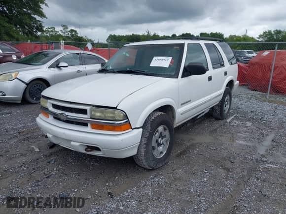 2004 Chevrolet Blazer LS with VIN 1GNDT13X54K159377, listed as a IAAI auction lot 42608912 with 130,928 mi miles and . Bid and sale history available at DreamBid. Image 2.