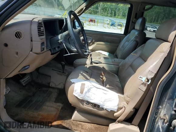 1995 Chevrolet Tahoe z VIN 1GNEK13K3SJ380698, wystawiony jako Copart lot #65834225 z przebiegiem 190 554 mil mil oraz Szkoda całkowita • Salvage title. Historia ofert i sprzedaży dostępna na DreamBid. Obrazek 7.