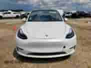 2021 Tesla Model Y Long Range z VIN 5YJYGDEE8MF140654, wystawiony jako Copart lot #70857745 z przebiegiem 60 344 mil mil oraz Czysty tytuł • Clean title. Historia ofert i sprzedaży dostępna na DreamBid. Obrazek 5.