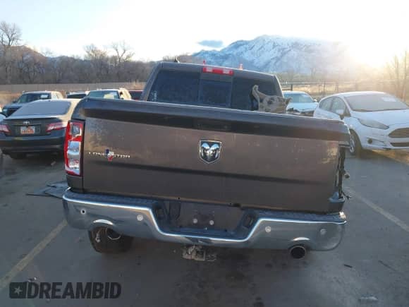 2017 Ram 1500 Big Horn z VIN 1C6RR6LT2HS536381, wystawiony jako IAAI lot #41289748 z przebiegiem 155 679 mil mil oraz . Historia ofert i sprzedaży dostępna na DreamBid. Obrazek 15.