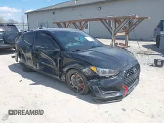 2022 Hyundai Veloster z VIN KMHT36AH1NU013671, wystawiony jako IAAI lot #42007776 z przebiegiem 46 663 mil mil oraz . Historia ofert i sprzedaży dostępna na DreamBid. Obrazek 1.