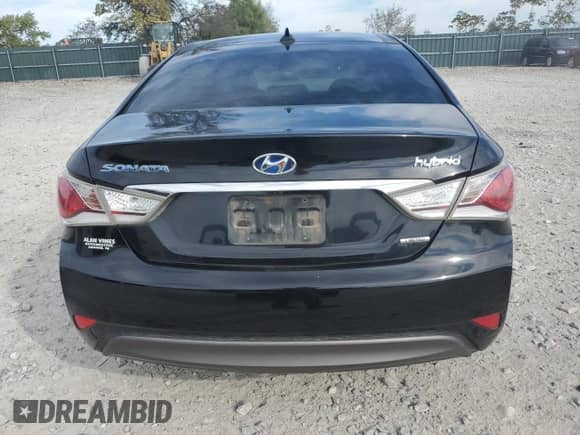 2015 Hyundai Sonata z VIN KMHEC4A40FA136388, wystawiony jako Copart lot #82593685 z przebiegiem 153 152 mil mil oraz Czysty tytuł • Clean title. Historia ofert i sprzedaży dostępna na DreamBid. Obrazek 6.