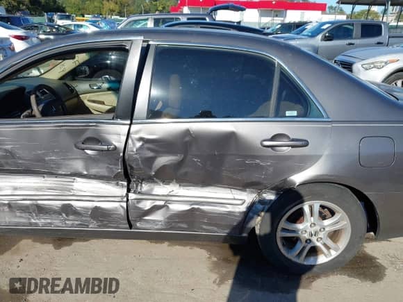 2006 Honda Accord EX z VIN 1HGCM567X6A122159, wystawiony jako IAAI lot #43410142 z przebiegiem 191 536 mil mil oraz . Historia ofert i sprzedaży dostępna na DreamBid. Obrazek 17.