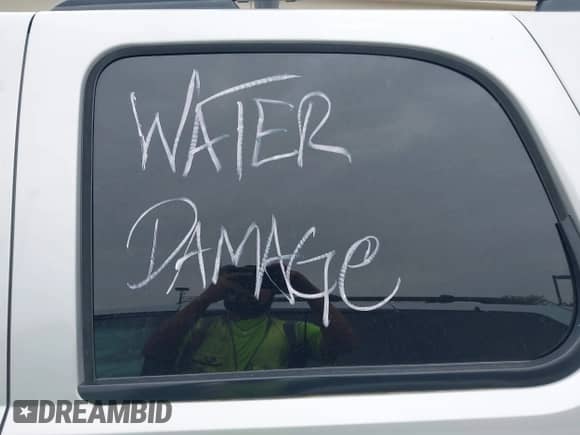 2013 Chevrolet Tahoe LT with VIN 1GNSCBE02DR236128, listed as a IAAI auction lot 43104986 with 199,513 mi miles and . Bid and sale history available at DreamBid. Image 6.