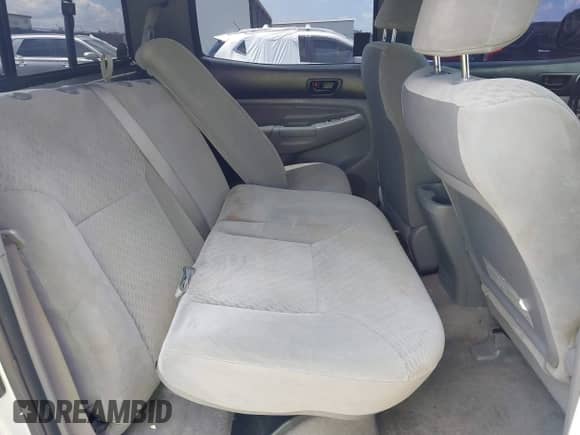 2010 Toyota Tacoma PreRunner z VIN 3TMJU4GN5AM093419, wystawiony jako IAAI lot #42882575 z przebiegiem 227 641 mil mil oraz . Historia ofert i sprzedaży dostępna na DreamBid. Obrazek 8.