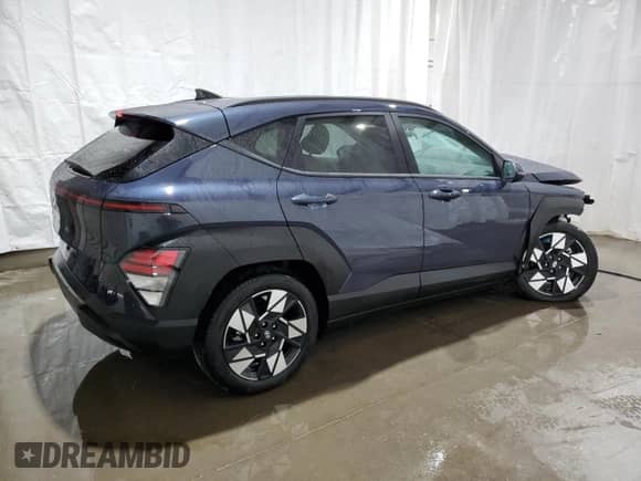 2024 Hyundai Kona SEL z VIN KM8HB3AB4RU149012, wystawiony jako Copart lot #78786334 z przebiegiem 6 884 mil mil oraz Nie do naprawy • Non repairable. Historia ofert i sprzedaży dostępna na DreamBid. Obrazek 3.