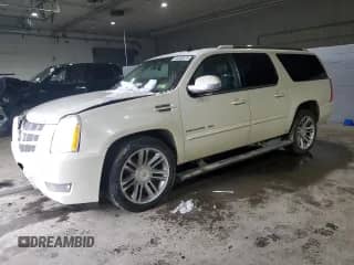 2013 Cadillac Escalade ESV Premium с VIN 1GYS4JEF9DR265575, выставлен на аукционе Copart как лот 46358615 с пробегом 285 576 миль миль и Списание • Salvage title. История ставок и продаж доступна на DreamBid. Изображение 1.